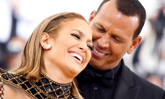 Alex Rodríguez y Jennifer López en la MET GALA