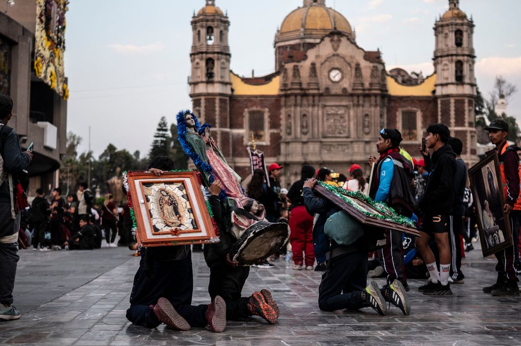 Peregrinos provenientes de todas partes de México llegan hasta la Básilica a mostrar su devoción por la Virgen de Guadalupe