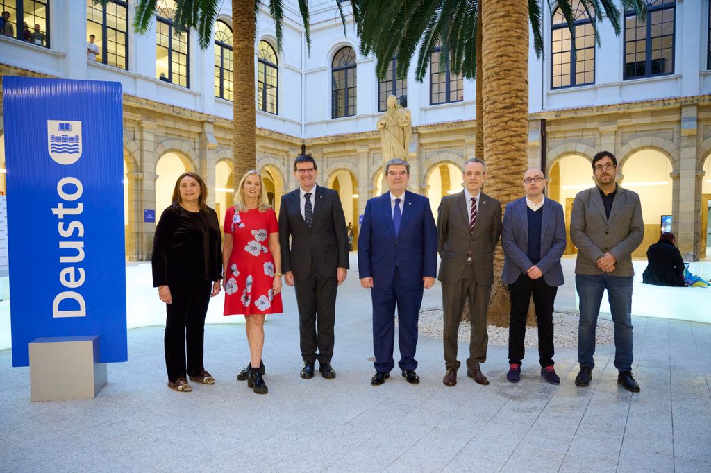 Kerry Kennedy fue recibida en al Universidad de Deusto