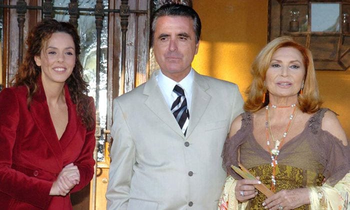 Rocío Carrasco con su madre y Ortega Cano