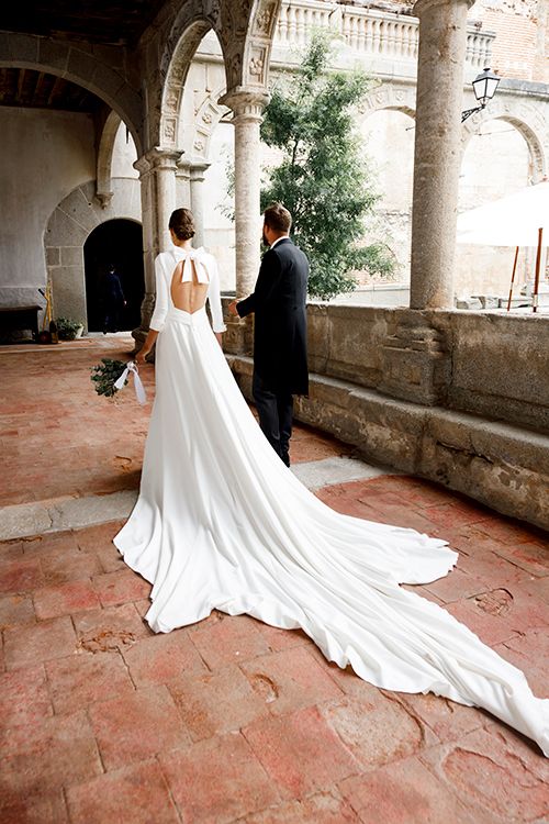 Vestido de novia con lazo en la espalda