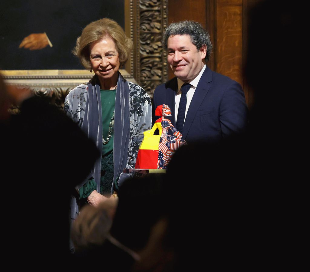 La reina Sofía entrega el Premio a la Excelencia a Gustavo Dudamel