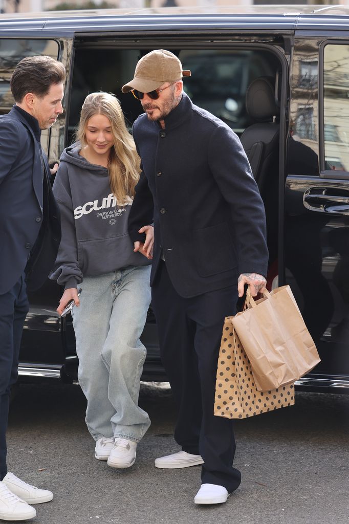 David Beckham con su hija Harper en París