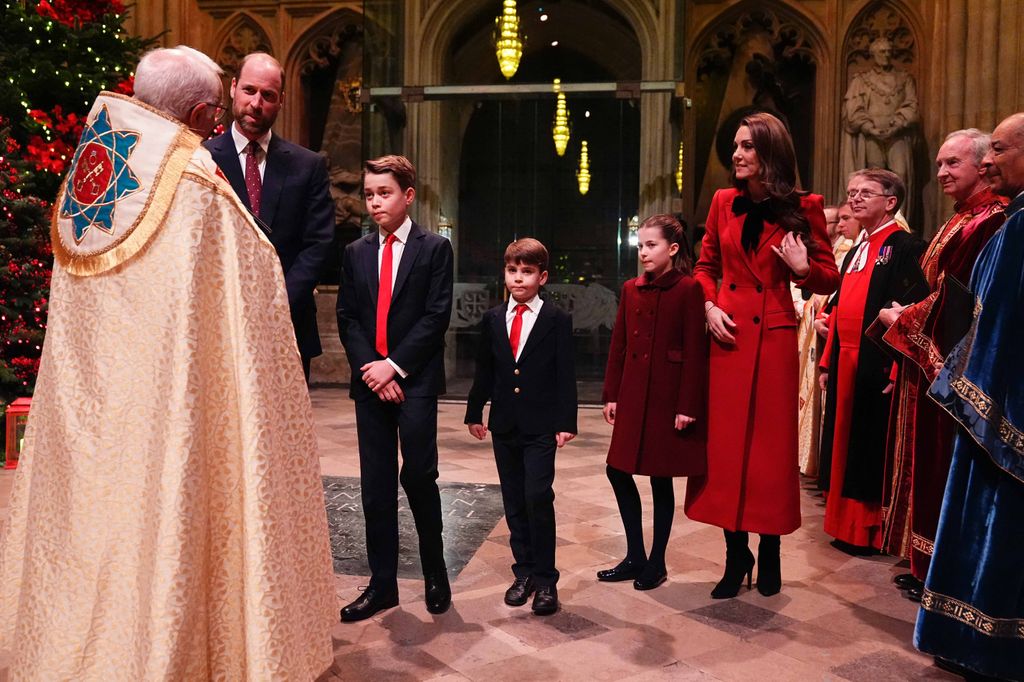 El príncipe William y la princesa Kate asistieron con sus hijos al tradicional concierto de villancicos.