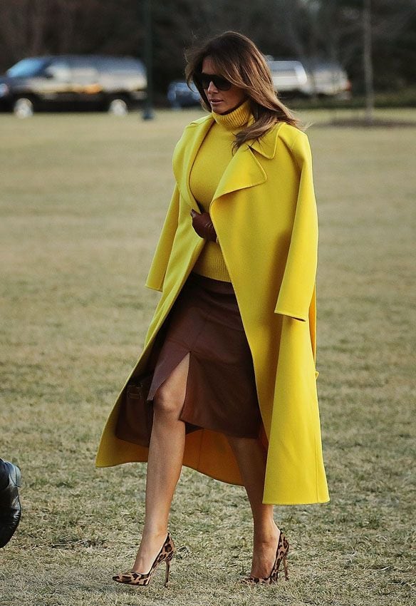 melania trump edad abrigo mostaza