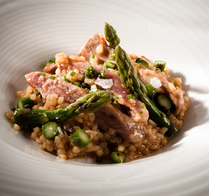 Secreto de bellota ibérico con arroz meloso de trigueros