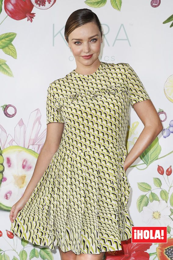 Miranda Kerr minivestido moda premama