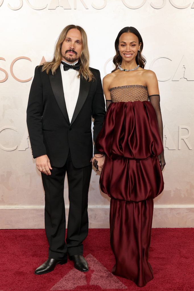 Marco Perego y Zoe Saldaña en la 97a entrega de los Oscar en el Dolby Theatre on March 02, 2025 in Hollywood, California. (Photo by Frazer Harrison/WireImage)