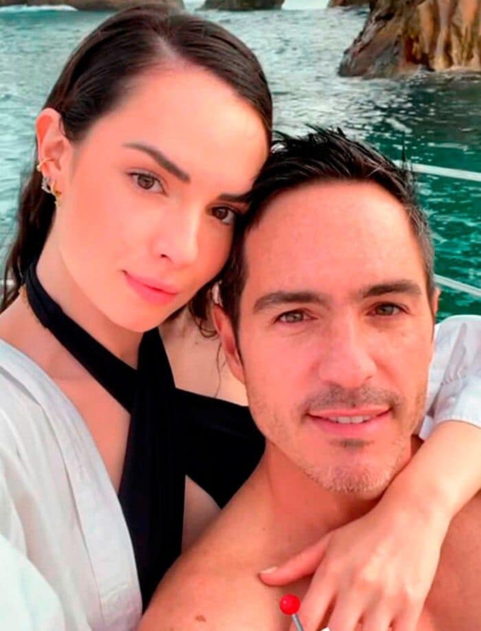 Mauricio Ochmann y su novia