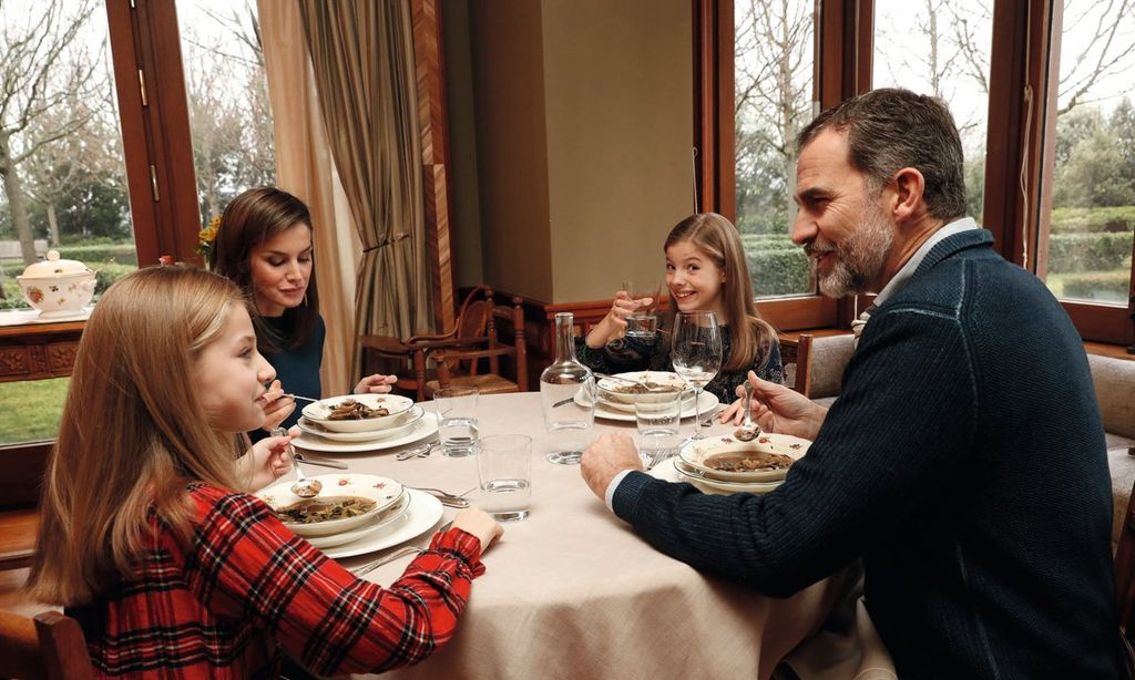 Los reyes junto a sus hijas, Leonor y Sofía