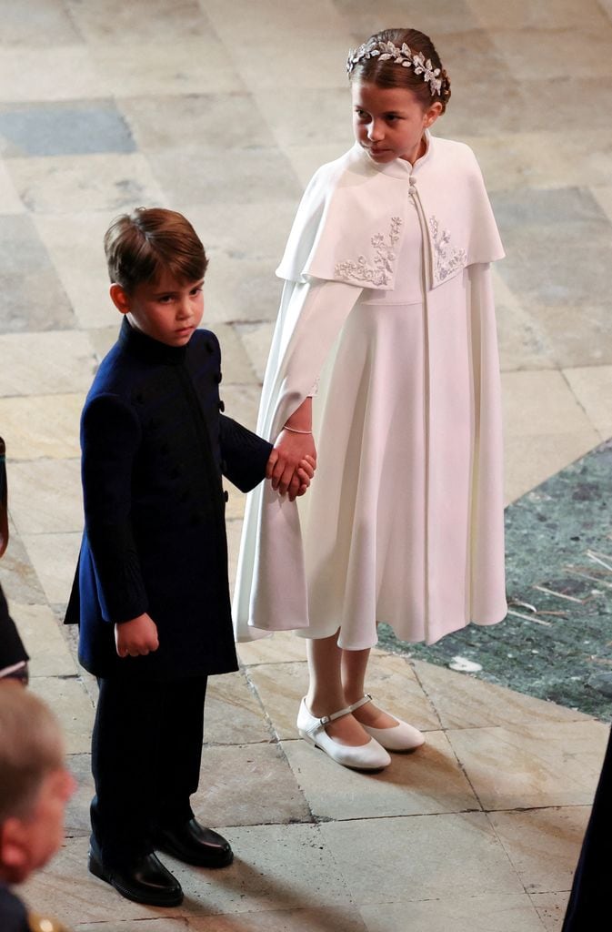 La princesa Charlotte ha dejado ver sus cualidades como 'pequeña mamá'.