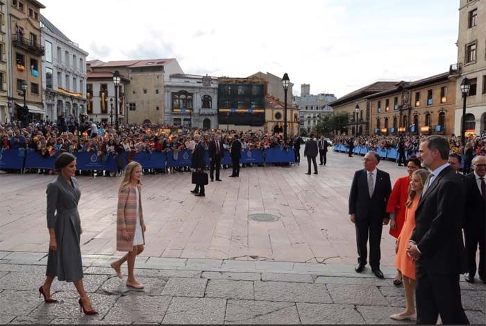 Reyes junto a la princesa Leonor y la infanta Sofía 