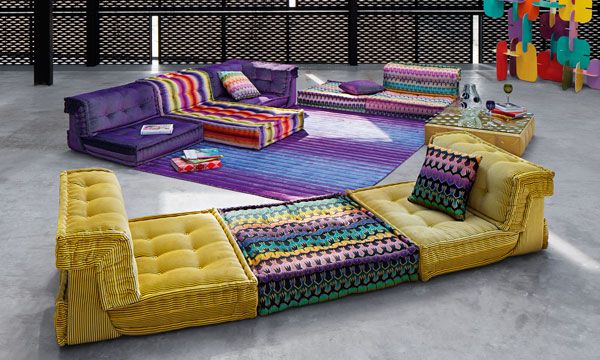 El color, con telas de Missoni Home, se apodera del sofá Mah Jong de Roche Bobois (roche-bobois.com). Todo un clásico que se deja llevar por el espíritu más alegre y vitalista del interiorismo.
