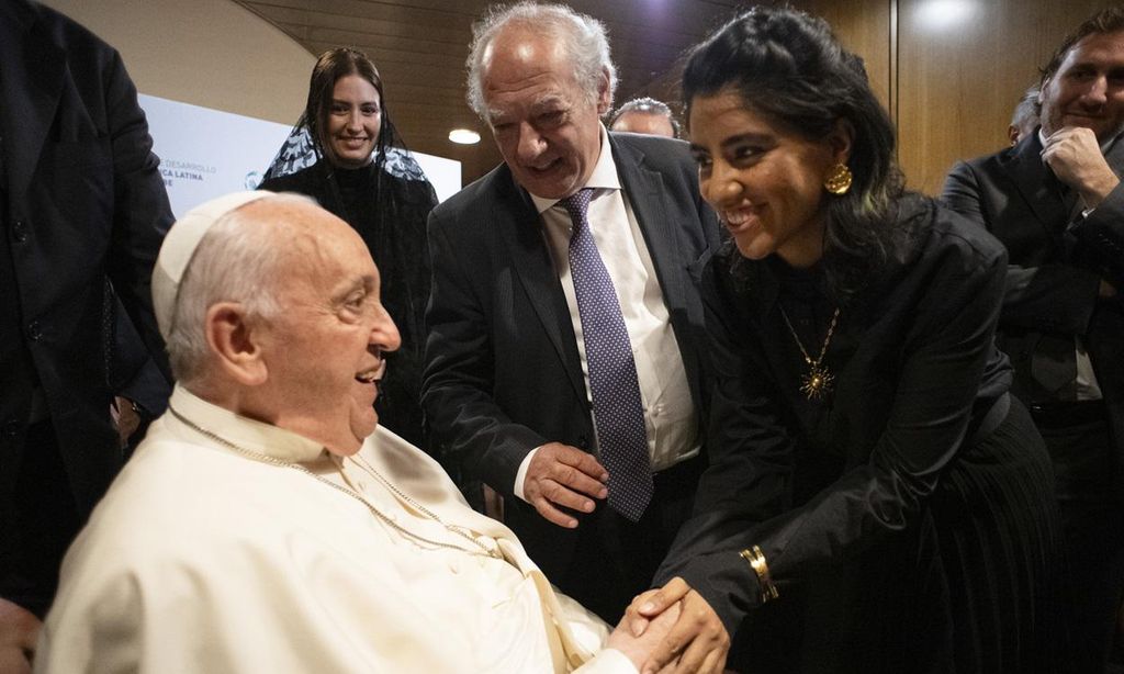 Karen Polinesia en su encuentro con el Papa Francisco