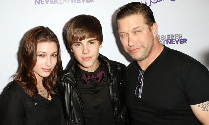 Hailey Baldwin y Justin Bieber con el padre de Hailey, Stephen