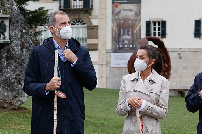 rey Felipe y reina Letizia en Roncesvalles