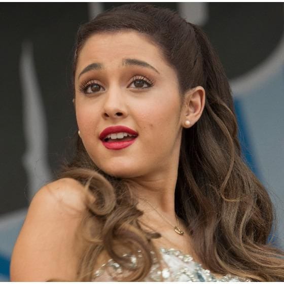 ariana grande pequen a ojos pi caros 03 a