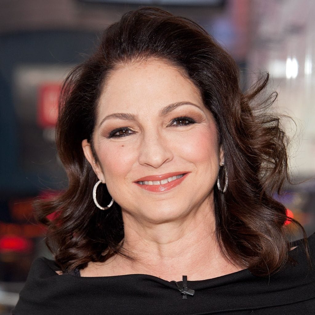 gloria estefan and ana villafane visit quot extra quot 