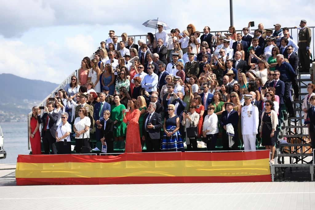 Público asistente durante el acto de entrega de Reales Despachos a los nuevos oficiales de la Armada, a 16 de julio de 2024, en MarÃ­n, Pontevedra, Galicia