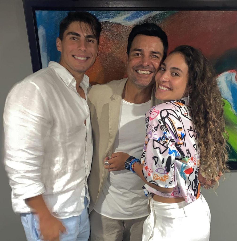 Chayanne con sus hijos Isadora y Lorenzo Figueroa.