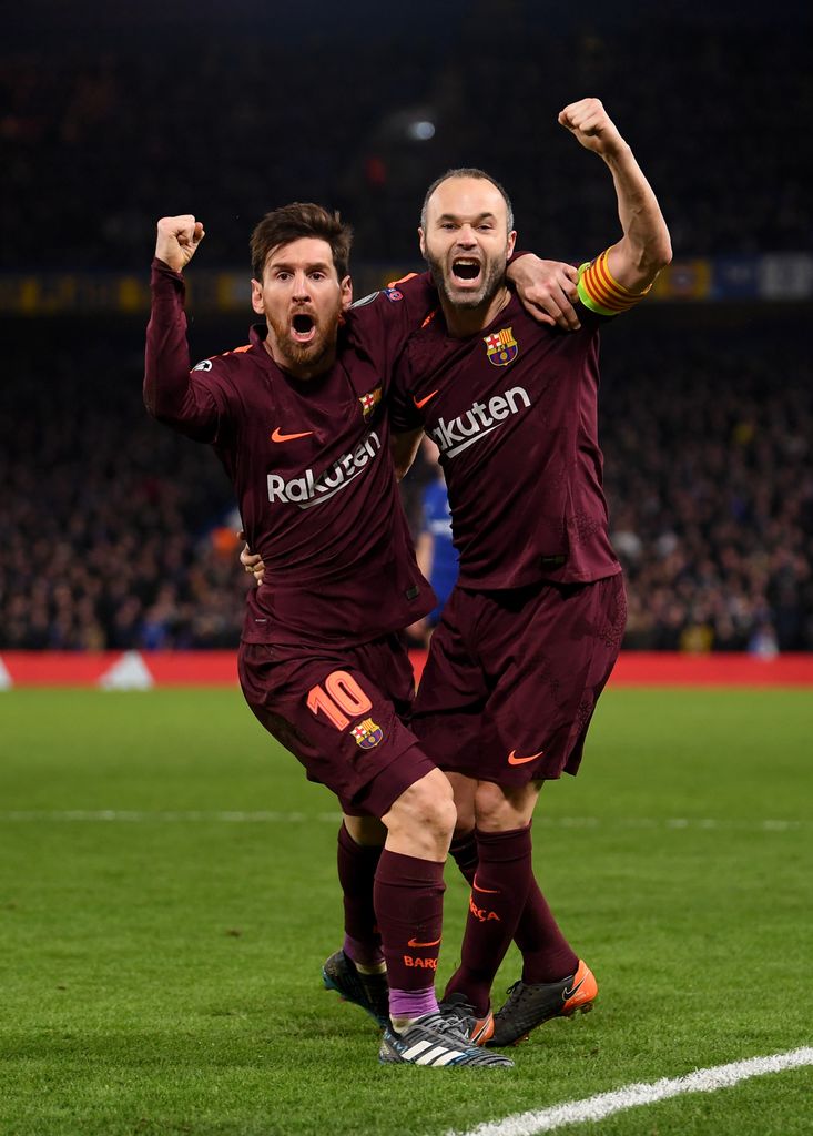 Messi e Iniesta celebrando un gol del FC Barcelona en 2018.