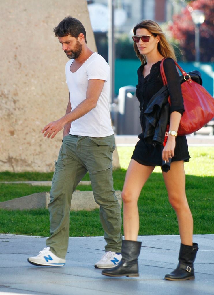 Laura Sánchez y David Ascanio paseando por Madrid el 8 de abril de 2014
