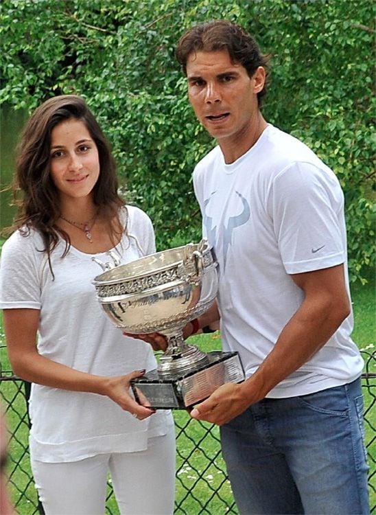 Rafa Nadal y Mery Perelló con la Copa de los Mosqueteros