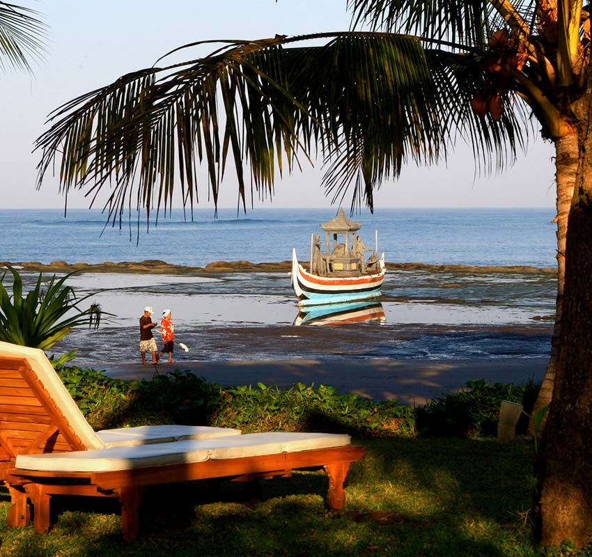 puri dajuma beach boat monument