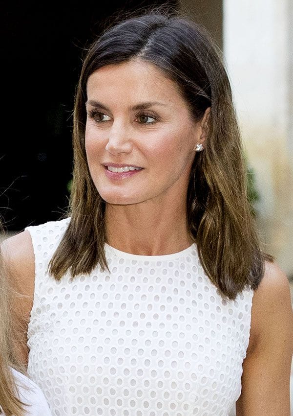 reina letizia look blanco