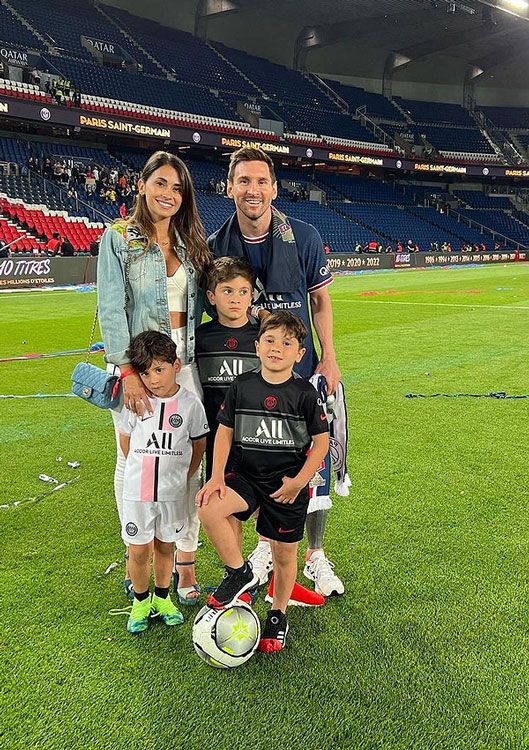 Leo Messi con su familia después de un partido 