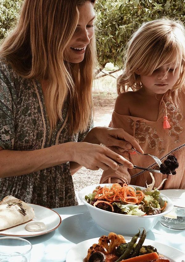 Vanessa Breuer comiendo 