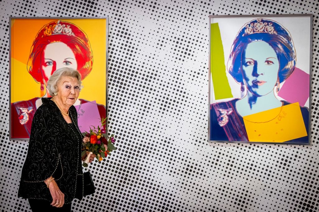 Beatriz de Holanda en una exposición de cuadros de ella misma de Andy Warhol el 10 de octubre de 2024