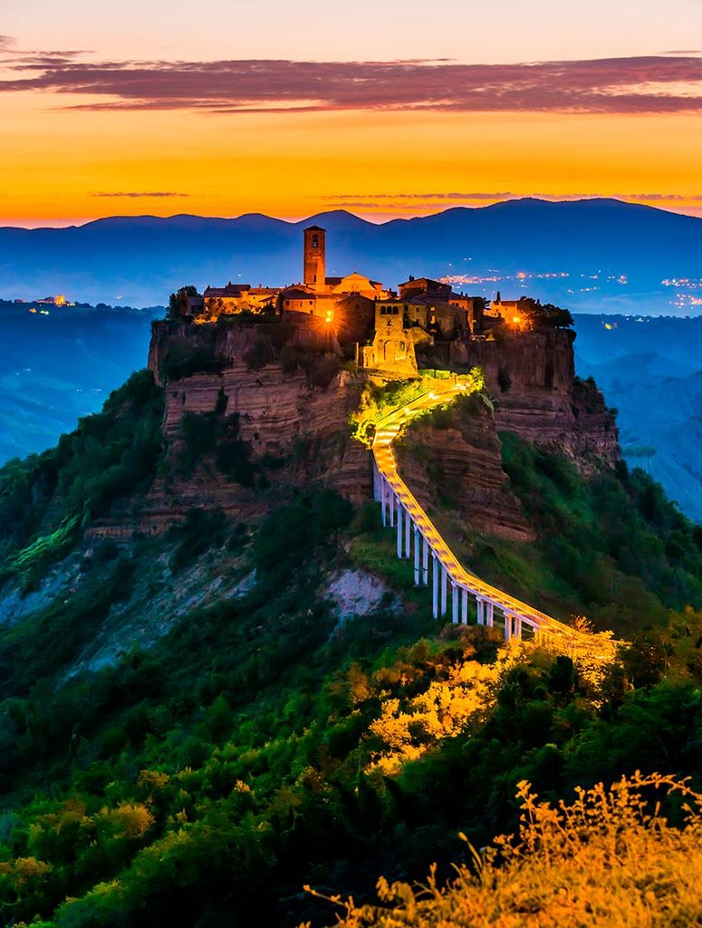 bagnoregio-italia-noche