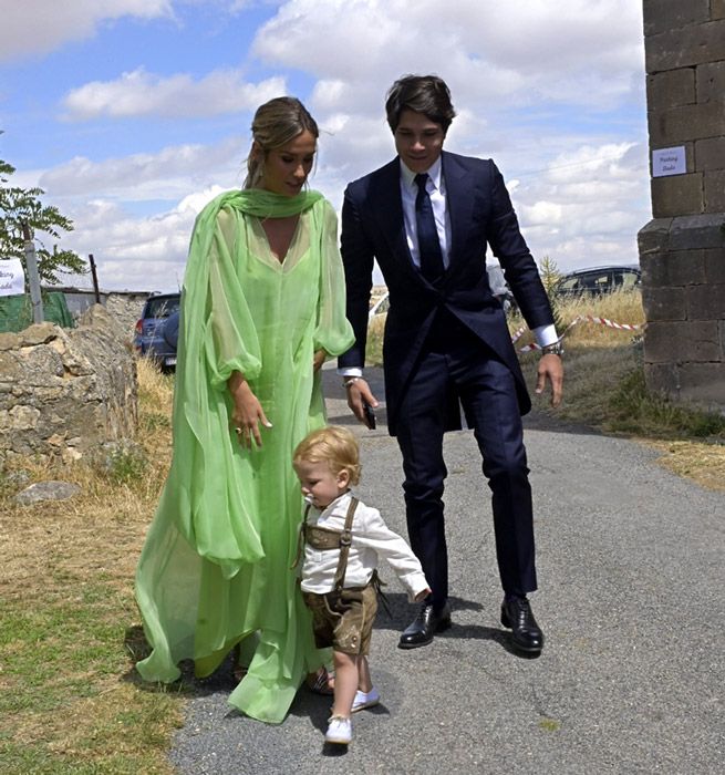 María Pombo con su hijo Martín en la boda de Lucía Pombo