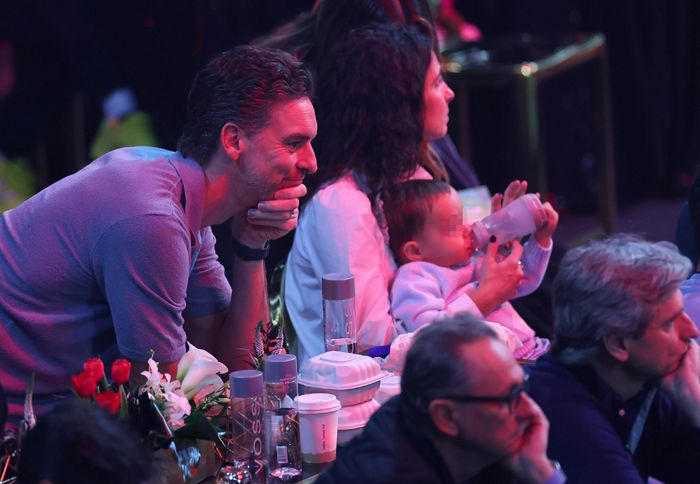 Mery Perelló y Maribel Nadal con el pequeño Rafael