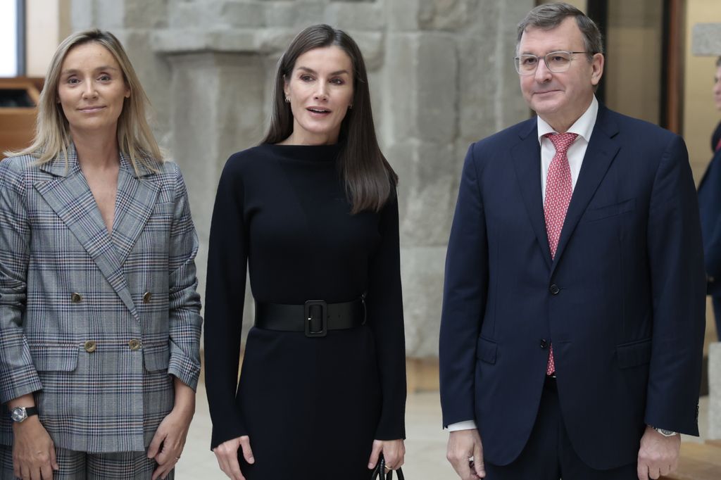 La reina Letizia con vestido negro