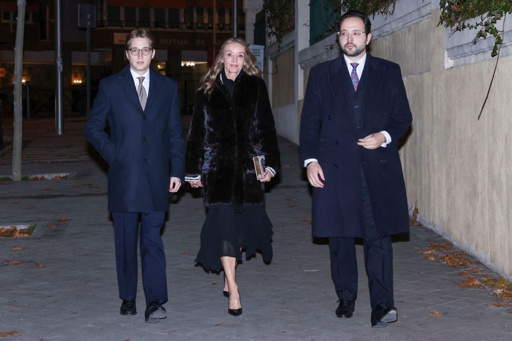 Miriam de Ungría con sus hijos Boris y Beltrán en el cumpleaños de Margarita de Bulgaria