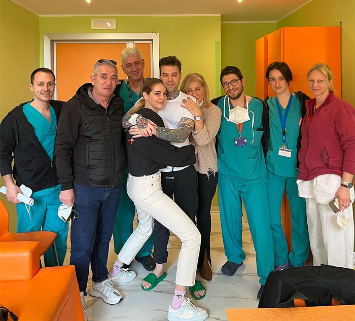 fedez y chiara en el hospital