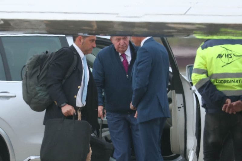 El Rey Juan Carlos, en el aeropuerto de Vigo