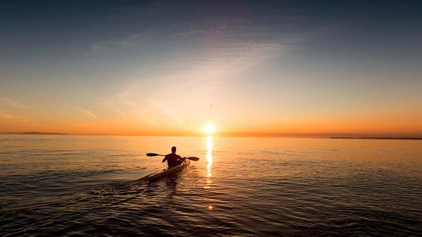 Svart-Hotel-Kayak