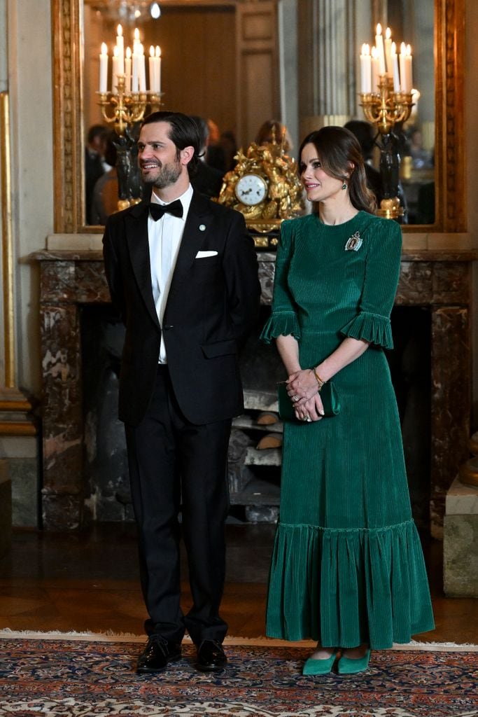 Sofia de Suecia vestido verde pana