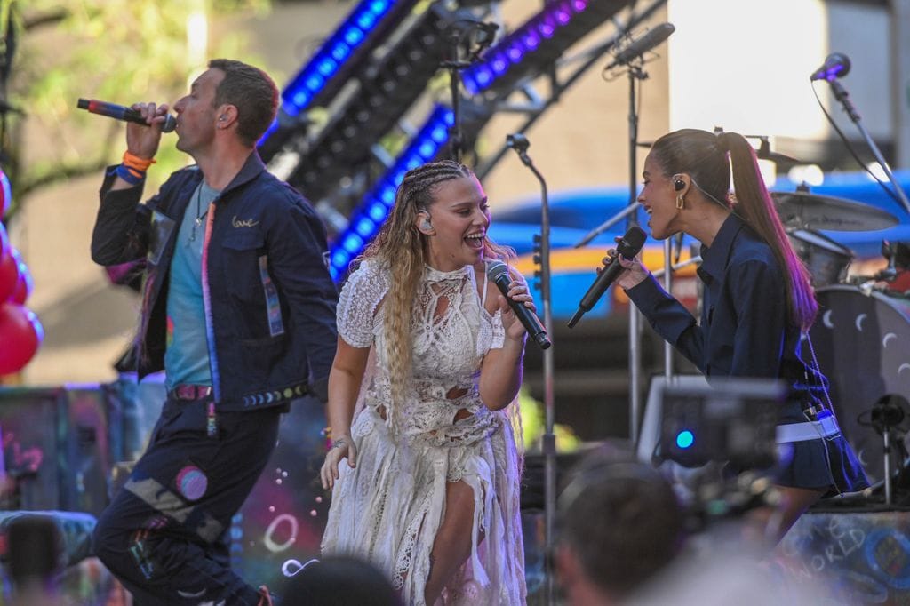 Tini Stoessel junto a Coldplay y Elynna