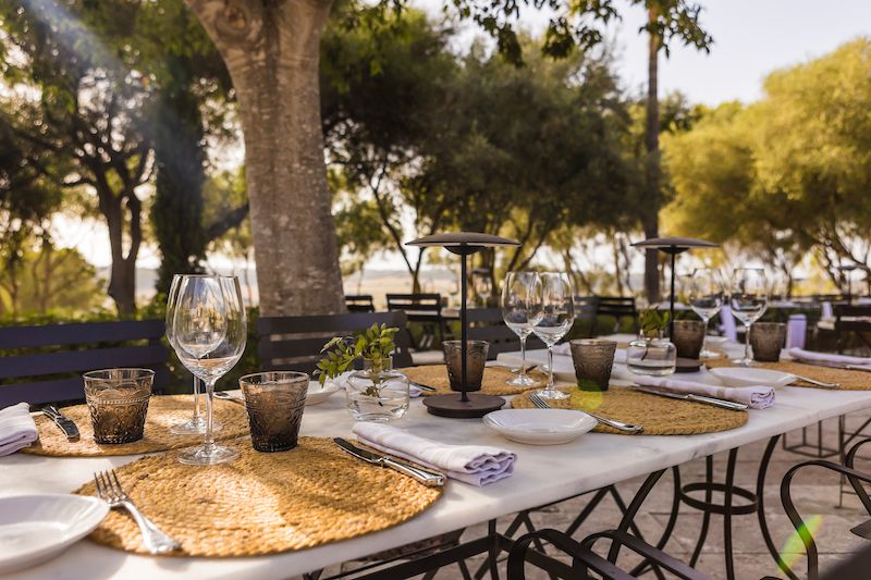 Terraza restaurante Jacaranda, en Finca Serena (Mallorca)