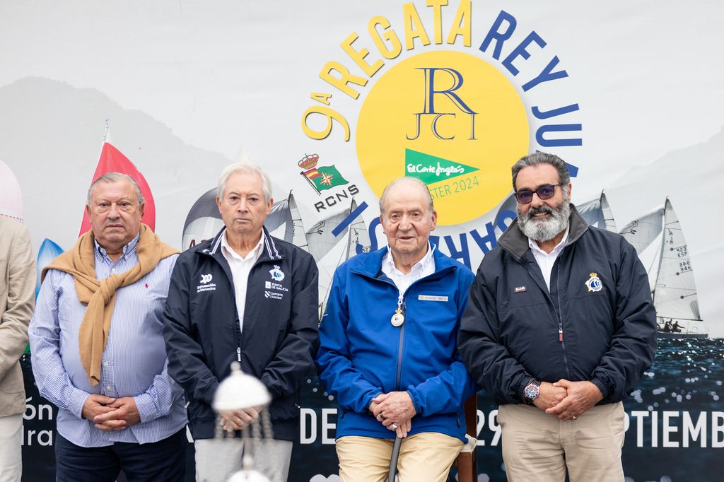 Don Juan Carlos recibió la Medalla de Oro al Mérito Deportivo por parte de la Real Federación Gallega de Vela