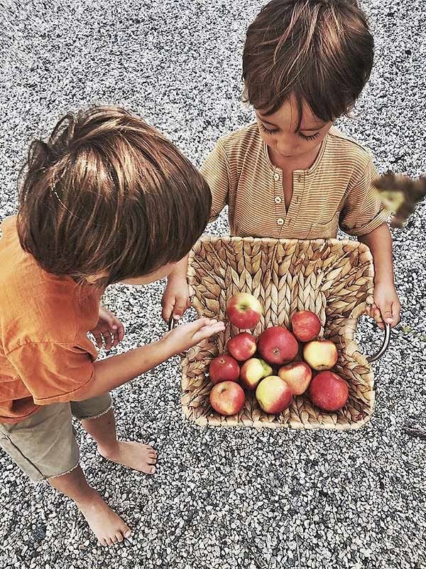 ¡Hola otoño! La bucólica bienvenida a la nueva estación de Raquel del Rosario y sus hijos