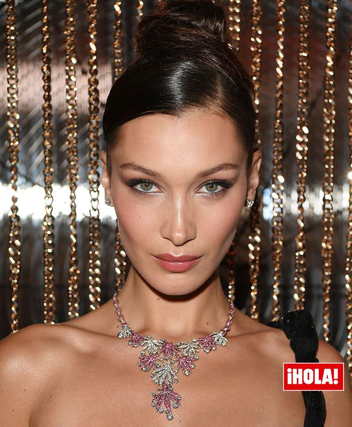 bella-hadid-smoky-eye