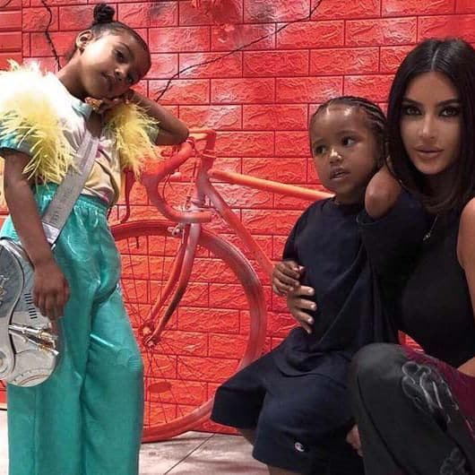 kim kardashian hijos fotos estilo