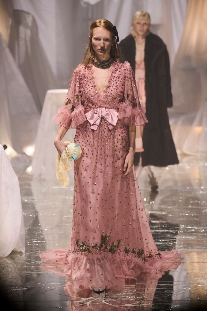 Paris Fashion Week: Valentino Primavera/Verano 2025