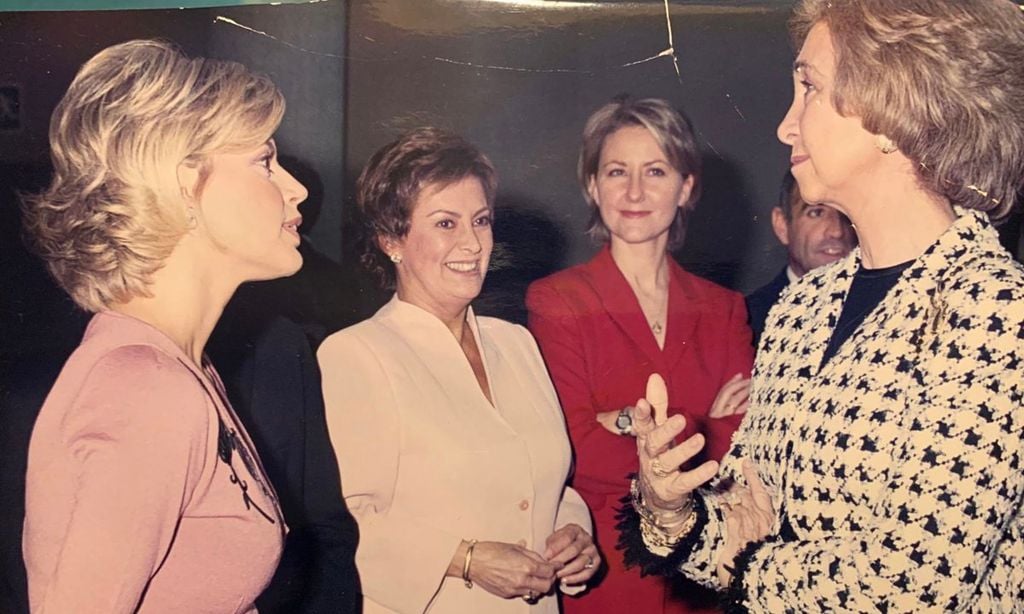 Terelu y doña Sofía, conversando en las instalaciones de Telemadrid, junto a Marian Conde y la presentadora Inmaculada Galván.