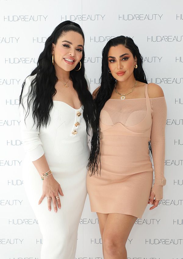 Huda y Mona Kattan en un evento de 'Huda Beauty', en París